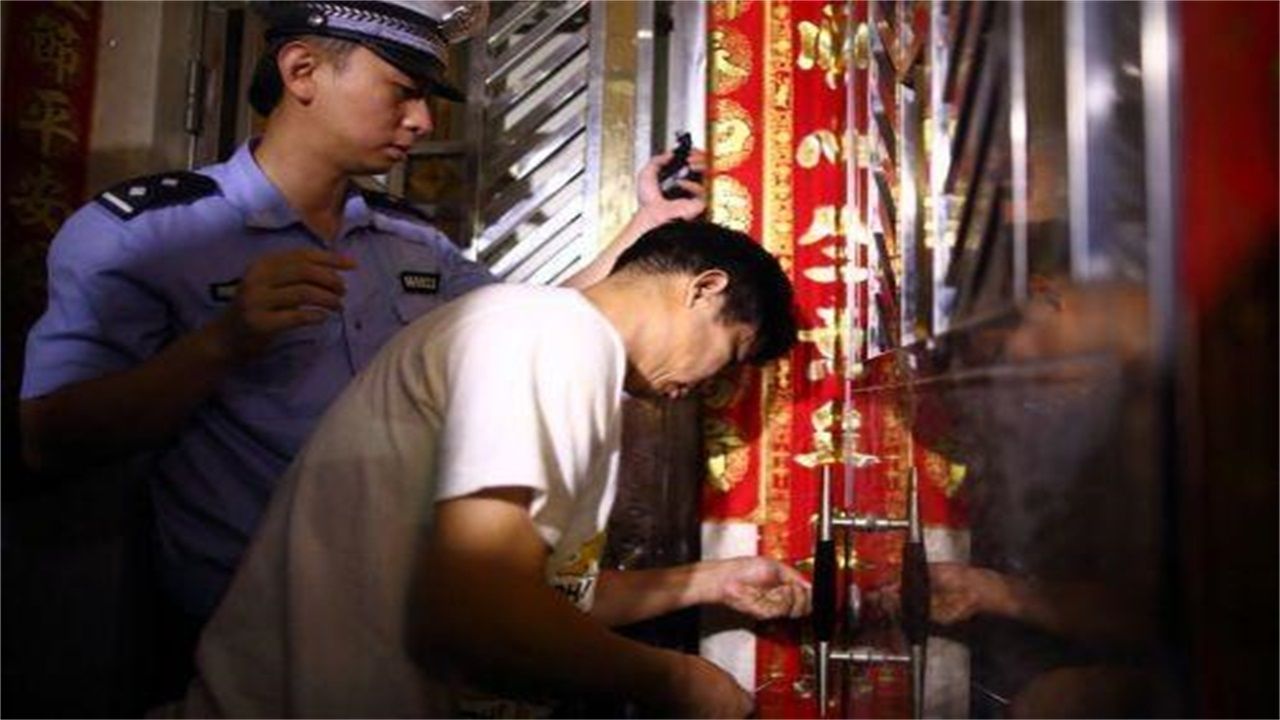 海西请开锁师傅开了锁后，师傅为什么一般都不进门，就算主人请也不进去？